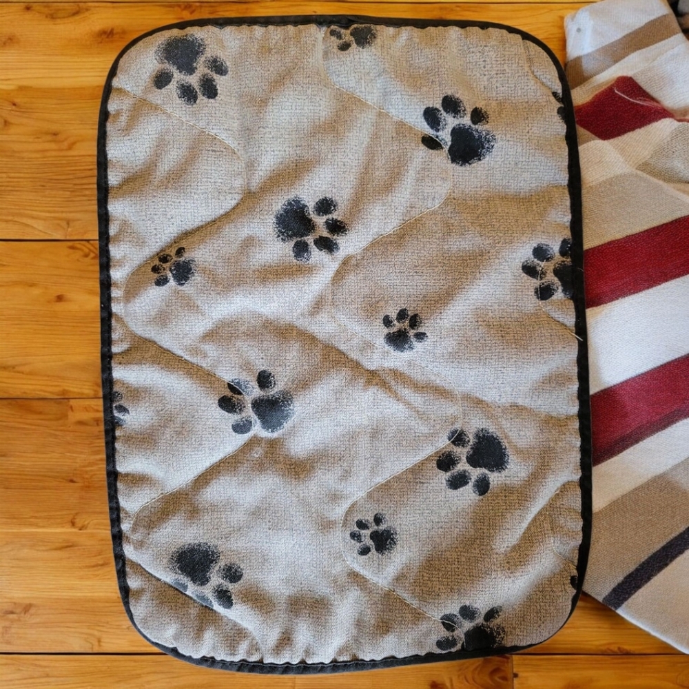 2X HOST PICK 😊 Small Pet Kennel Pad Washable Reusable  Light Wt 4 Plane Travel